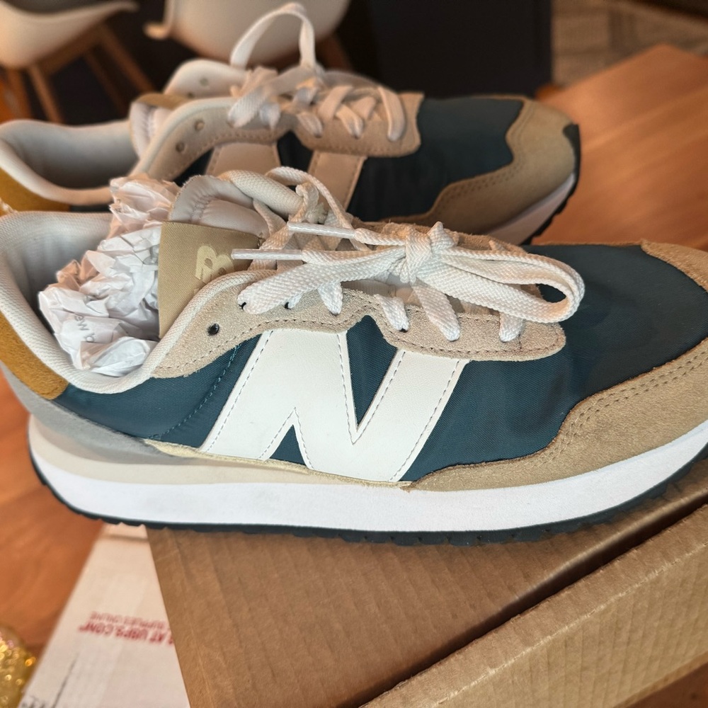 New Balance 237’s NWOT women’s 9.5